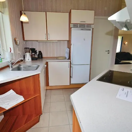 3 Bedroom Beautiful In بيت للعطل Bogø By