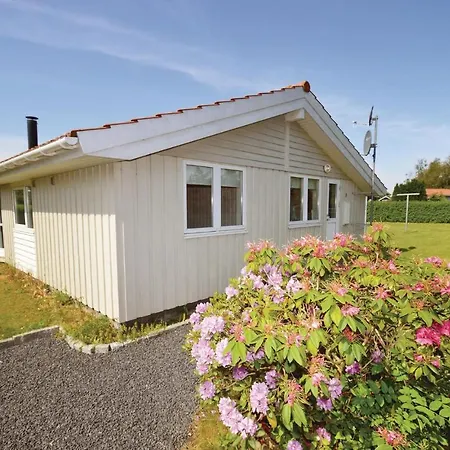 Casa de Férias 3 Bedroom Beautiful In Bogø By