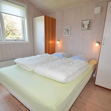 Casa de Férias 3 Bedroom Beautiful In Bogø By